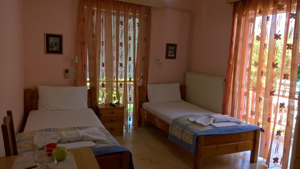Dimitra Pentaliou Rooms Kamena Vourla Exterior photo